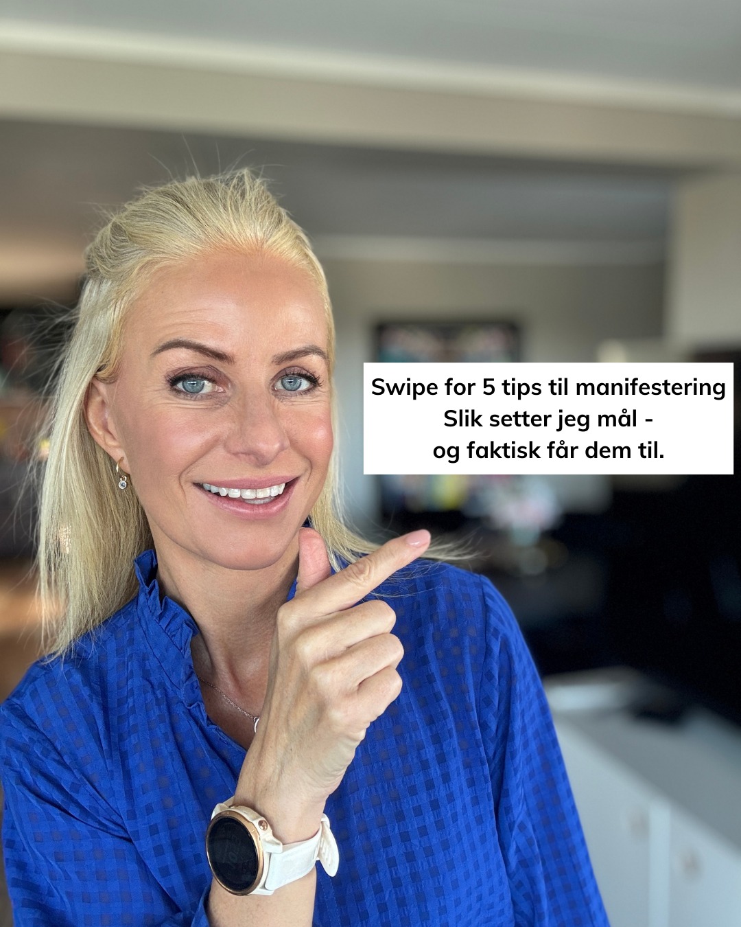 Heisann kjære deg 💛
Jeg har alltid elsket å sette meg mål.
Ikke sånne «burde-mål», men mål som faktisk kjennes riktige for meg.
Manifestering har vært en del av livet mitt i mange år nå.
Ikke på en svevende måte – men helt praktisk.
Bestemme meg. Kjenne etter. Følge opp. Og stole på prosessen.
Jeg tror oppriktig på at vi kan skape mer av det vi ønsker oss
når vi er tydelige, ærlige og tør å legge følelser i det vi vil.
Derfor deler jeg disse 5 stegene med deg 💫
Det er akkurat slik jeg selv jobber når jeg setter nye mål
– enten det handler om jobb, relasjoner, helse eller livet generelt.
Og ja…
Manifestering er ikke magi uten handling.
Men handling uten retning og følelse er ofte bare slit.
Kommenter ✨ hvis du vil begynne å manifestere mer bevisst.