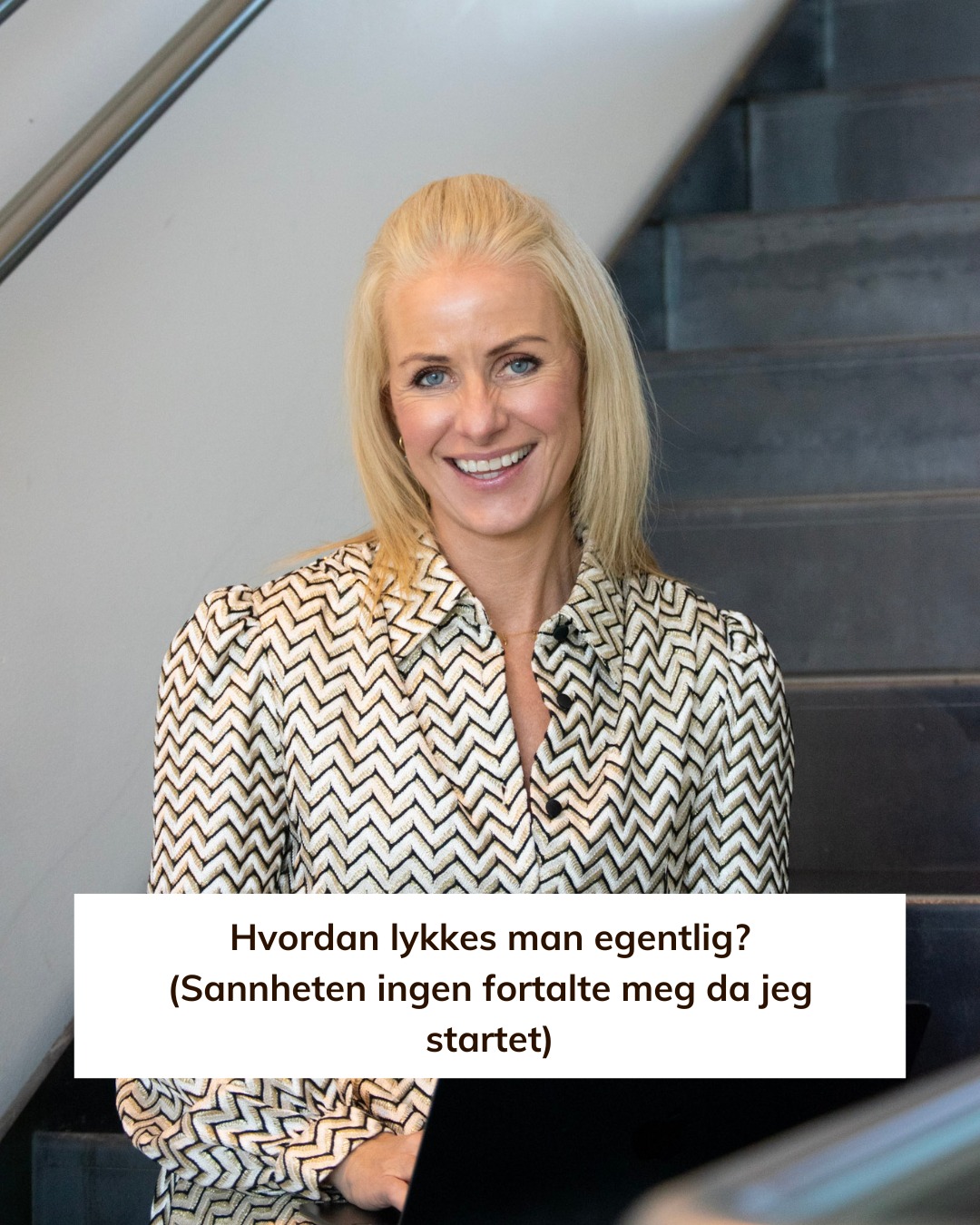 Ingen snakker egentlig om hvordan suksess føles i starten🤯
Den føles ikke som selvtillit.
Den føles som usikkerhet.
Som å ta steg uten helt å vite om det vil bære.
Da jeg startet, følte jeg meg liten mange ganger.
Jeg tenkte: Hvem er jeg til å få dette til?
Men jeg har lært noe viktig:
Du blir ikke klar først - og så starter du.
Du starter - og så blir du klar.
For meg handlet det ikke om å vite alt.
Det handlet om å være villig til å lære.
Å lage en plan.
Søke kunnskap.
Omgi meg med mennesker som hadde gått veien før meg.
Ta action - selv når jeg var redd.
Og kanskje viktigst av alt:
Å leve det jeg lærer bort.
Hvis jeg ber andre være modige - må jeg være det selv.
Hvis jeg snakker om balanse - må jeg jobbe med mitt eget stress.
Slik bygges ekte trygghet.
Så la meg spørre deg:
Hva hadde skjedd hvis du sluttet å vente på riktig tidspunkt?
Hvis dette traff noe i deg, holder jeg en gratis online trening hvor jeg lærer bort hva som faktisk holder oss tilbake - og hvordan du kan begynne å skape det livet du kjenner at du ønsker deg.
👉 Du finner linken i bio.