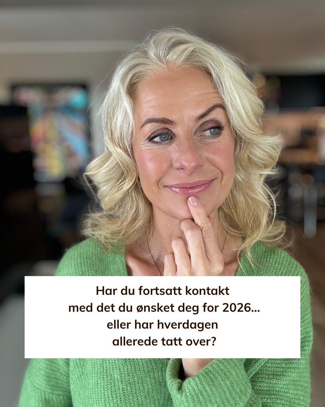 Har du fortsatt kontakt med det du ønsket deg for 2026…
eller har hverdagen allerede tatt over?
Vi er snart ferdig med februar.
Mange startet året med klare intensjoner.
Bedre helse.
Mer frihet.
Sterkere relasjoner.
Større business.
Mer ro.
Men så skjer livet.
Og plutselig er vi tilbake i gamle mønstre.
Ikke fordi vi ikke vil.
Men fordi noe holder oss igjen.
Jeg har sluppet en ny episode på podcasten min, og der snakker jeg om 5 årsaker til at de fleste aldri får det de drømmer om.
Og det handler ikke om evner.
Det handler ikke om intelligens.
Og det handler sjelden om vilje.
Det handler om frykt.
Om struktur.
Om identitet.
Om distraksjon.
Og om miljø.
Dette er ikke en episode for deg som bare vil bli inspirert.
Det er en episode for deg som er villig til å være ærlig.
For kanskje er ikke spørsmålet:
“Kan jeg få det jeg drømmer om?”
Kanskje er spørsmålet:
“Hva er det egentlig som stopper meg?”
🎙️ Episoden ligger ute nå.
Legg igjen en emoji hvis du skal lytte til denne ✨🤩💜