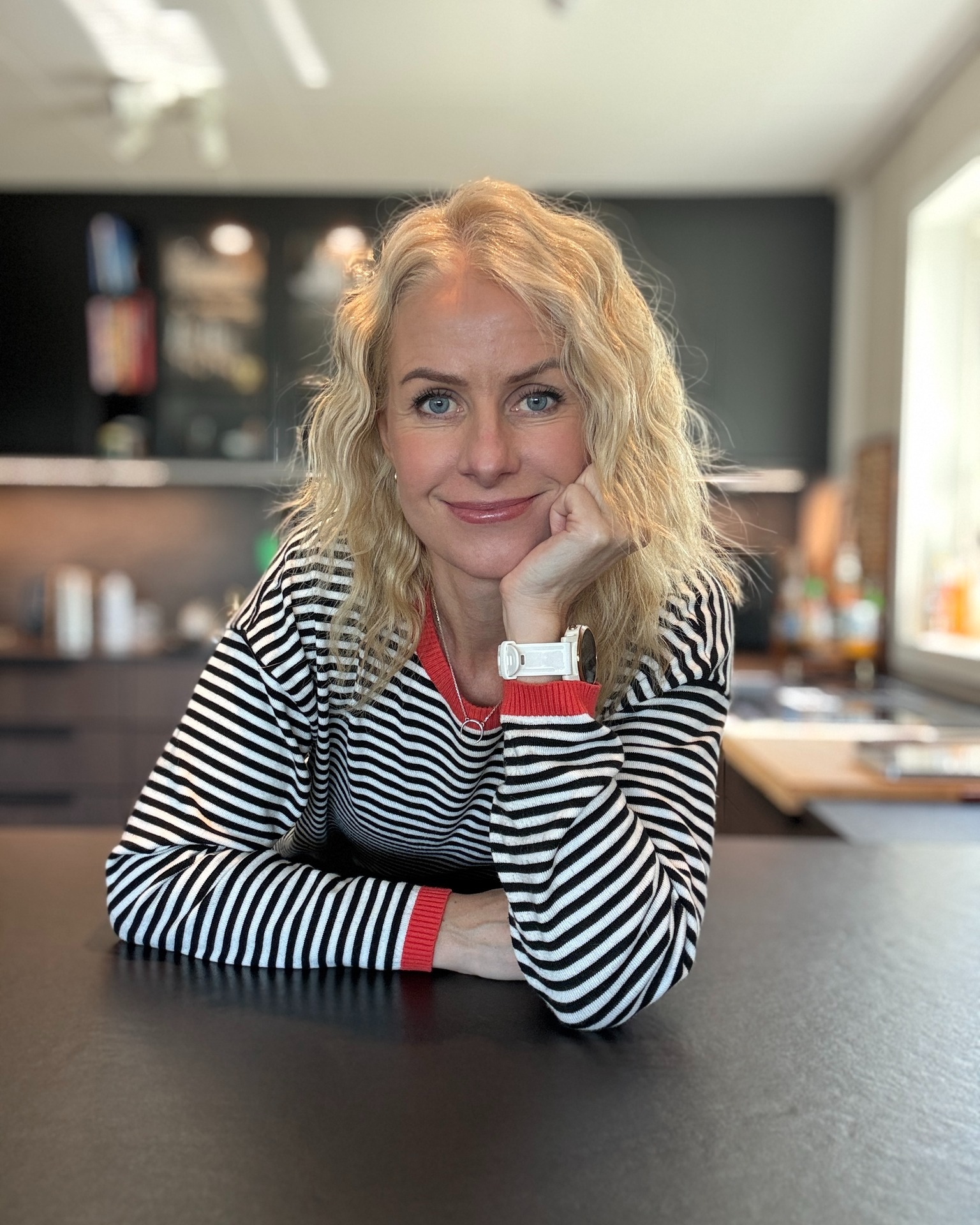 Hva har du å feire etter denne uken? ✨
Vi er så flinke til å se hva vi ikke rakk.
Hva vi burde gjort.
Hva som mangler.
Men hva med det som faktisk gikk bra?
Jeg feirer at jeg er frisk.
Jeg feirer at jeg begynner å komme ajour igjen etter USA-turen.
Og jeg feirer at jeg har fått med noen helt fantastiske damer inn i ELITE-gruppen min 💫
Før du lukker denne uka -
still deg selv ett spørsmål:
👉 Hva har jeg å feire?
Små eller store ting. Det teller like mye.
Fredagsklem fra meg 🤍