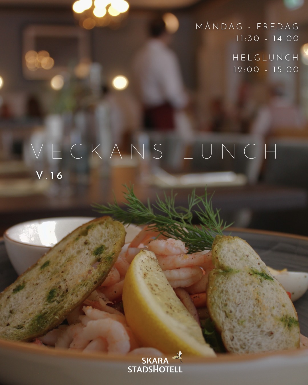 Ny vecka, nya smaker!
Njut av veckans lunch hos oss och låt det fortsätta in i helgen med vår helglunch 🥂
Varmt välkomna till oss i Restaurang Julia! 🍴
MÅNDAG-FREDAG
STADSHOTELLETS KIOSKVÄLTARE
Hemrullade köttbullar med potatispuré, gräddsås, pressgurka samt rårörda lingon
VECKANS KLASSIKER
Kycklingbiffar med parmesan och vitlök, serveras med klyftpotatis, ruccolasallad samt citronyoghurt
VECKANS GRÖNA
Smörstekt gnocchi serveras med grönkål, valnötter samt gorgonzolasås
VECKANS FÅNGST
Mandelbakad fisk serveras med marinerad zucchini och gulbetor, potatispuré samt kaprissmör
VECKANS SALLAD
Caesarsallad med kyckling, parmesan, bacon och krutonger
HELGLUNCH 179:-
Wallenbergare på hjortfärs serveras med jordärtskockspuré, rårörda lingon, vårprimörer samt pepparsås
Örtbakad lax serveras med potatispuré, vårprimörer och sotad purjolök samt vitsparrisså
Krämig sparrisrisotto med parmesan, örtolja samt grillad citron