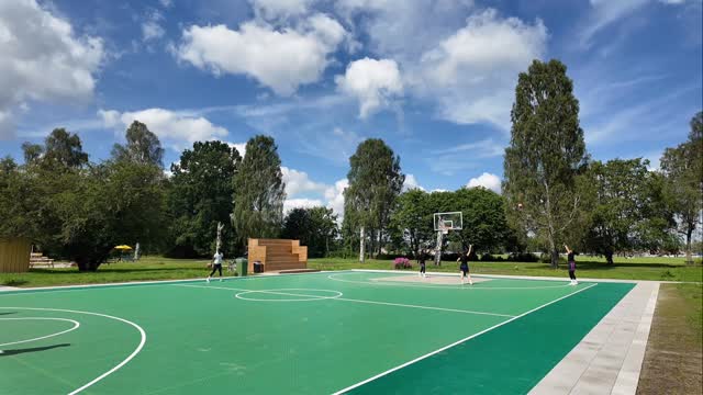 Ni vet väl om att man kan boka hela basketplanen? Gör som dessa tjejer från @kfumorebrobasket och kör en träning!☀️🏀
Man kan även boka golf och paddlingspaket!🛶 Gå in på hemsidan och kolla vad som passar just er!
Frågor? Maila hasthagen@kfumorebro.se 🌼