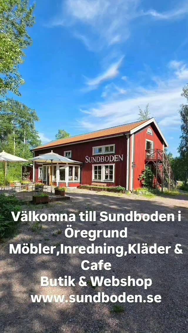 Välkomna till Sundboden Butik & Webshop i Öregrund🌼
Med Möbler,Inredning,Kläder & Cafe🌼🌼🌼
Titta runt på 500m2 i ett 200år gammalt timmerhus🌼
SundbodenDesign är så många olika brickor & Textilier
& kuddar & filtar som vi själva Designar och tillverkar i Sverige. 🌼🌼🌼
🌼Välkomna att provsitta de fina sköna sofforna & fåtöljerna. Se de andra möblerna!
🌼Upptäck all härlig heminredning.
🌼Finn de former & färger ni gillar bland allt Porslin.
🌼Prova ut era favoriter bland kläderna.
🌼Så mycket goda delikatesser.
🌼Sitt ned i cafe för en kaffe eller te & något gott till !
🌼Bara gå runt & njut av timmerhuset & allt fint..