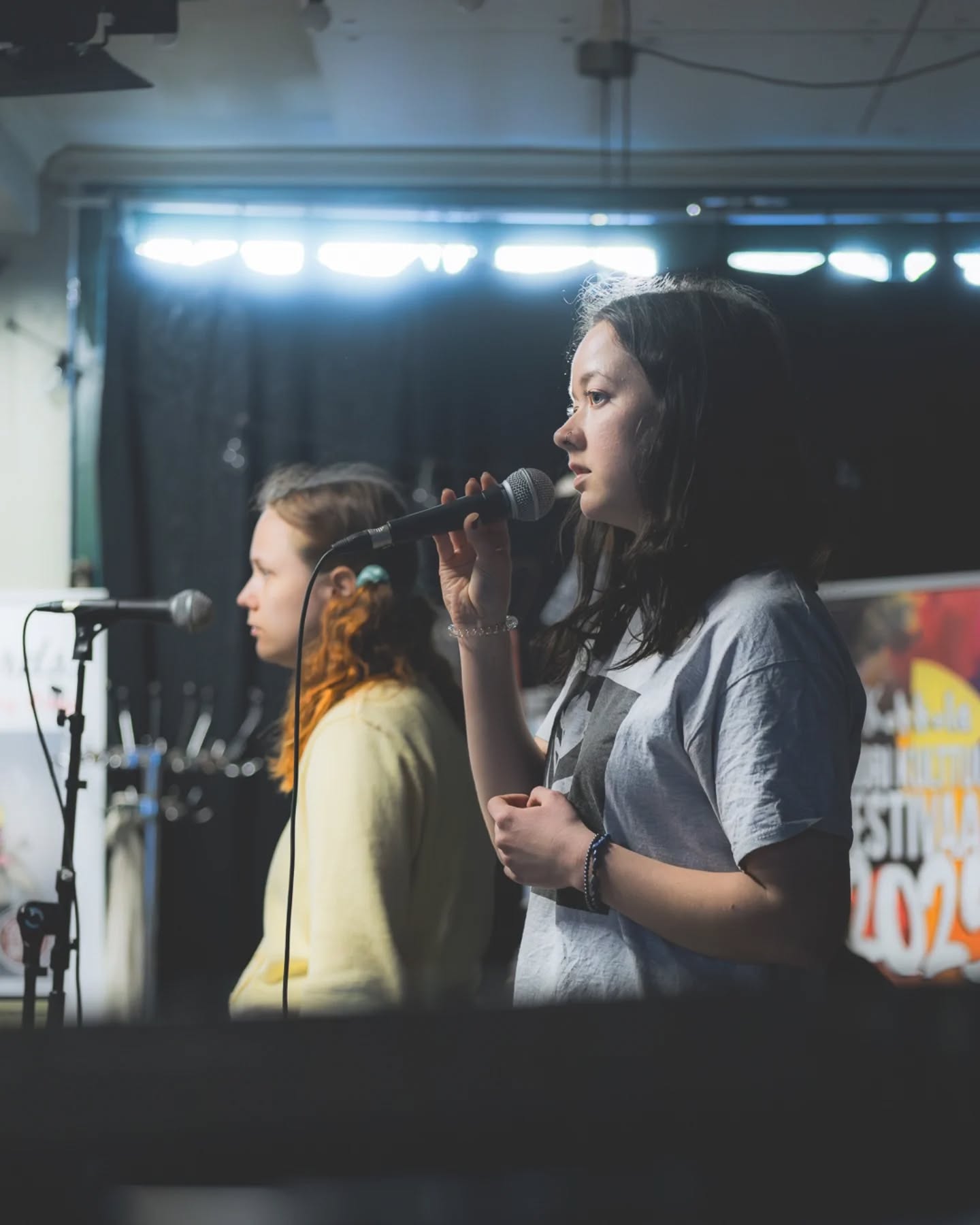 Viime viikolla harjoiteltiin myös laulajien kanssa. Förra veckan övade vi också med sångarna. #feelslikehomemusical 🎶✨️
#nuorikulttuurikokkola #ungkulturkarleby #nuorikulttuuri #ungkultur