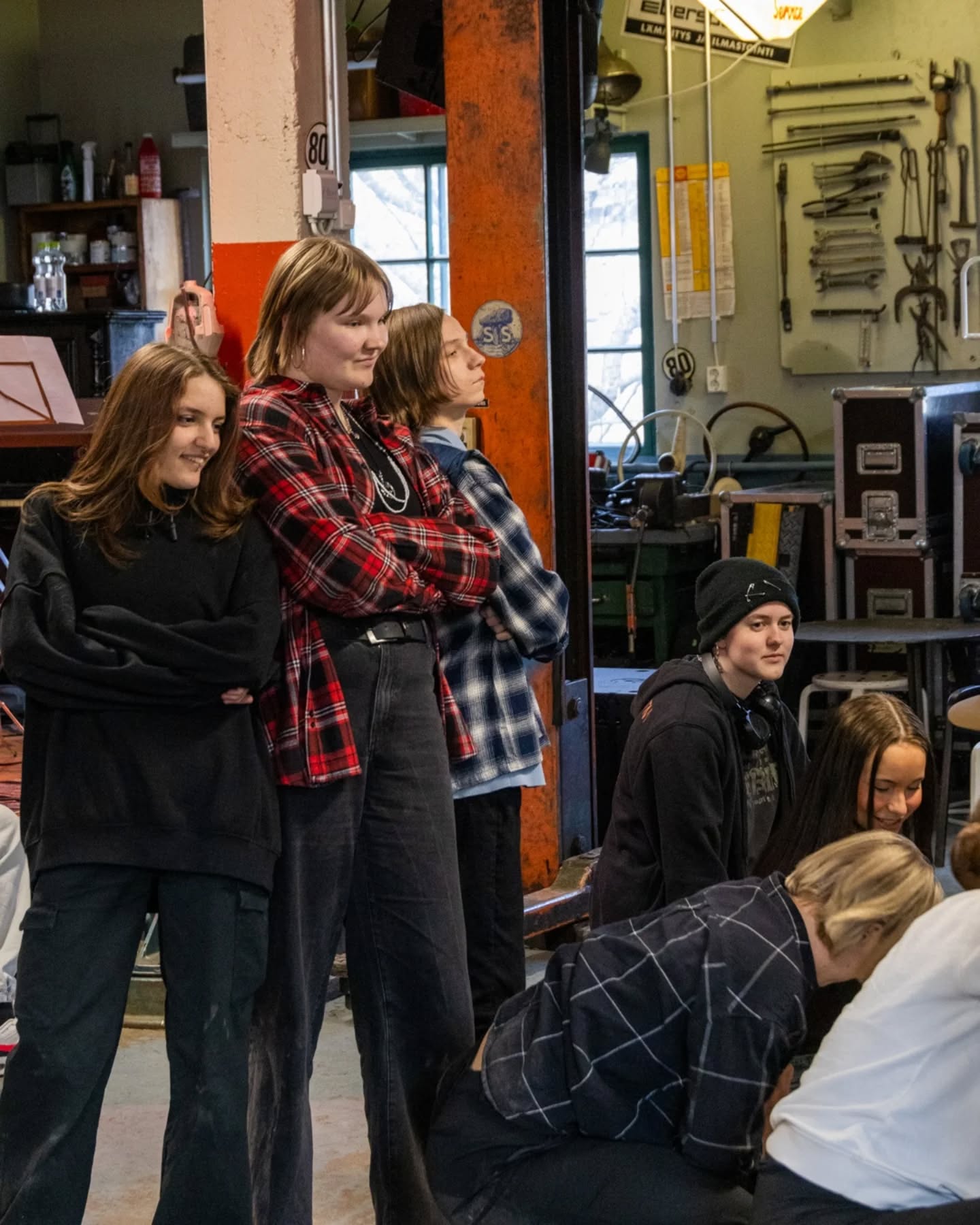 Viime maanantaina kokoonnuimme yhdessä kuuntelemaan kappaleita ja seuraamaan tanssia – Feels like home -musikaalin ensiesitys lähestyy jo kovaa vauhtia!
Oletko tulossa katsomaan musikaalia 16.5. Musiikkikeskus Snellmanniin? ✨️🎭🎵
I måndags samlades vi för att lyssna på låtar och se på dans - premiären av musikalen Feels like home närmar sig med stormsteg!
Kommer du och ser musikalen den 16.5 på Musikcentrum Snellman? ✨️🎭🎵
📷: Jennifer Kuikka
#nuorikulttuurikokkola #ungkulturkarleby #nuorikulttuuri #ungkultur #feelslikehomemusical