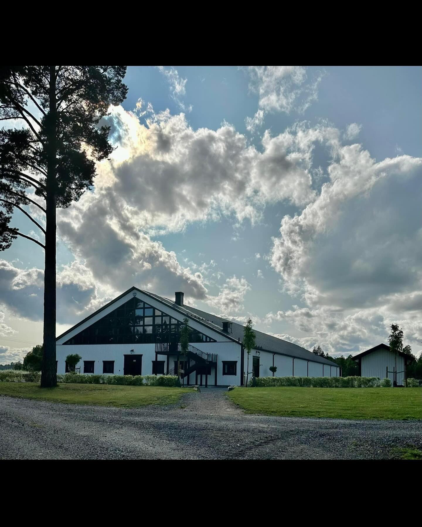 Träning för Henrik Lanner på Aspvik Gård den 10 Februari🤗 Hoppträning i grupp, skriv på dm vid intresse!