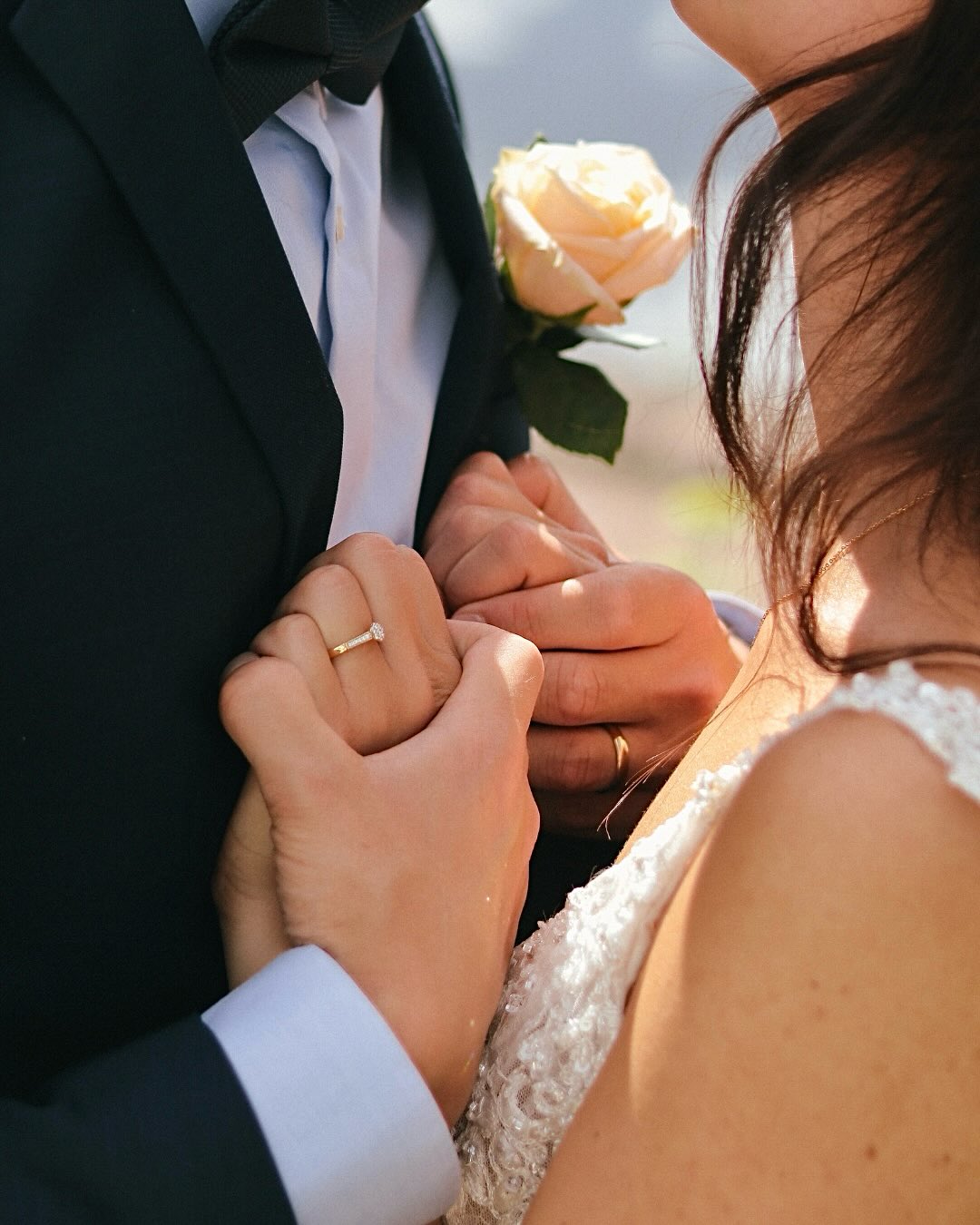 Säg ja till varandra på Gysinge Herrgård!🤍
Vi hjälper er att skapa ert drömbröllop i vår unika miljö vid Dalälven. Allt från vigsel, blomsterarrangemang, middag, fest och övernattning för både er och gästerna. Möjligheterna är många, vi hjälper er med ett upplägg som passar just er!💍
Den 23 maj och 22 augusti arrangerar vi dessutom drop-in bröllop för er som vill gifta er enkelt, romantiskt och oförglömligt! 💒
Kontakta oss eller besök vår hemsida för information om bröllop och drop-in-vigsel.
0291-734 600
info.gysingeherrgard@julahotell.se