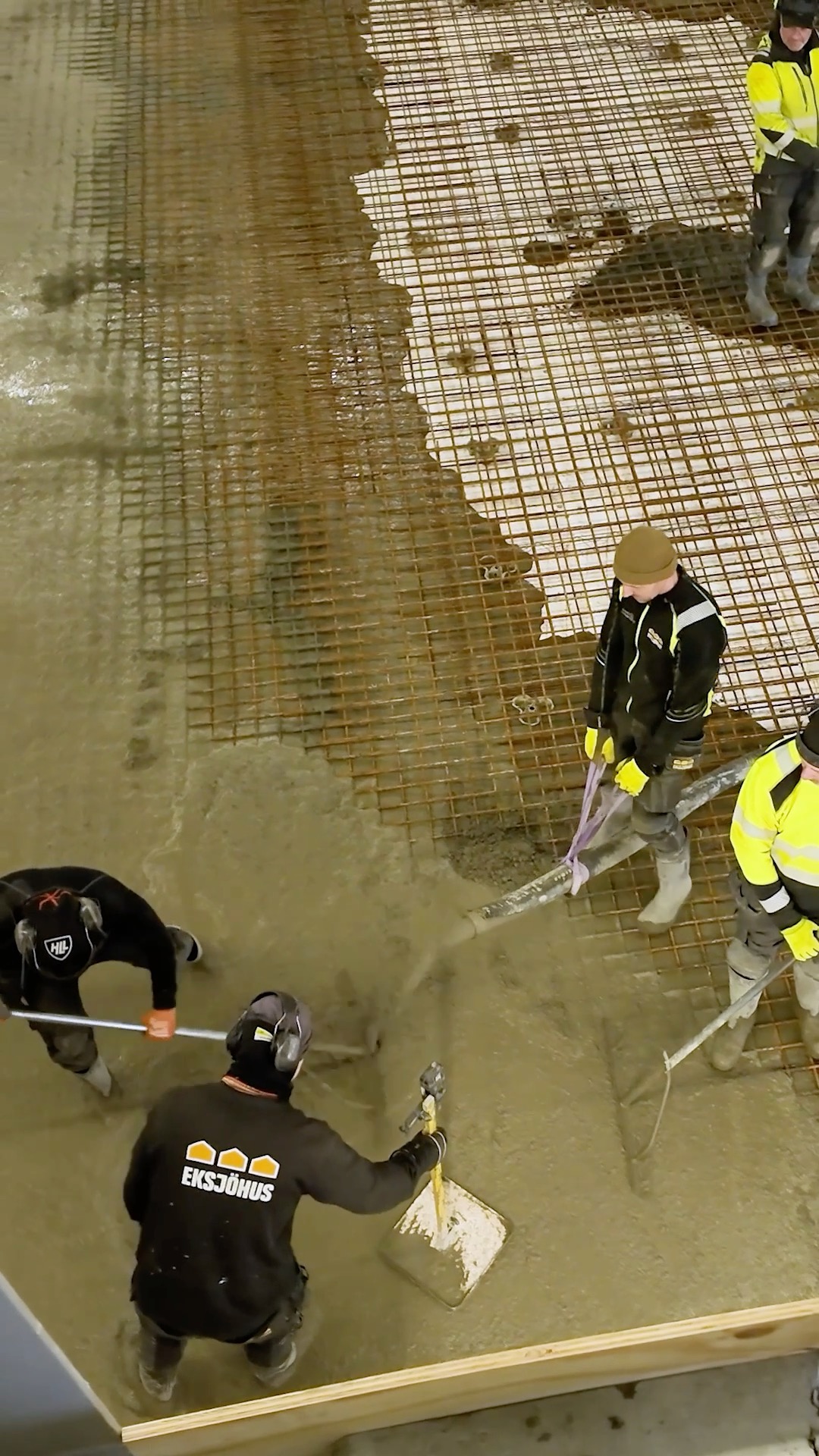 Äntligen är det dags för gjutning av lagret och det är ett gediget arbete som vi får bevittna! 💪