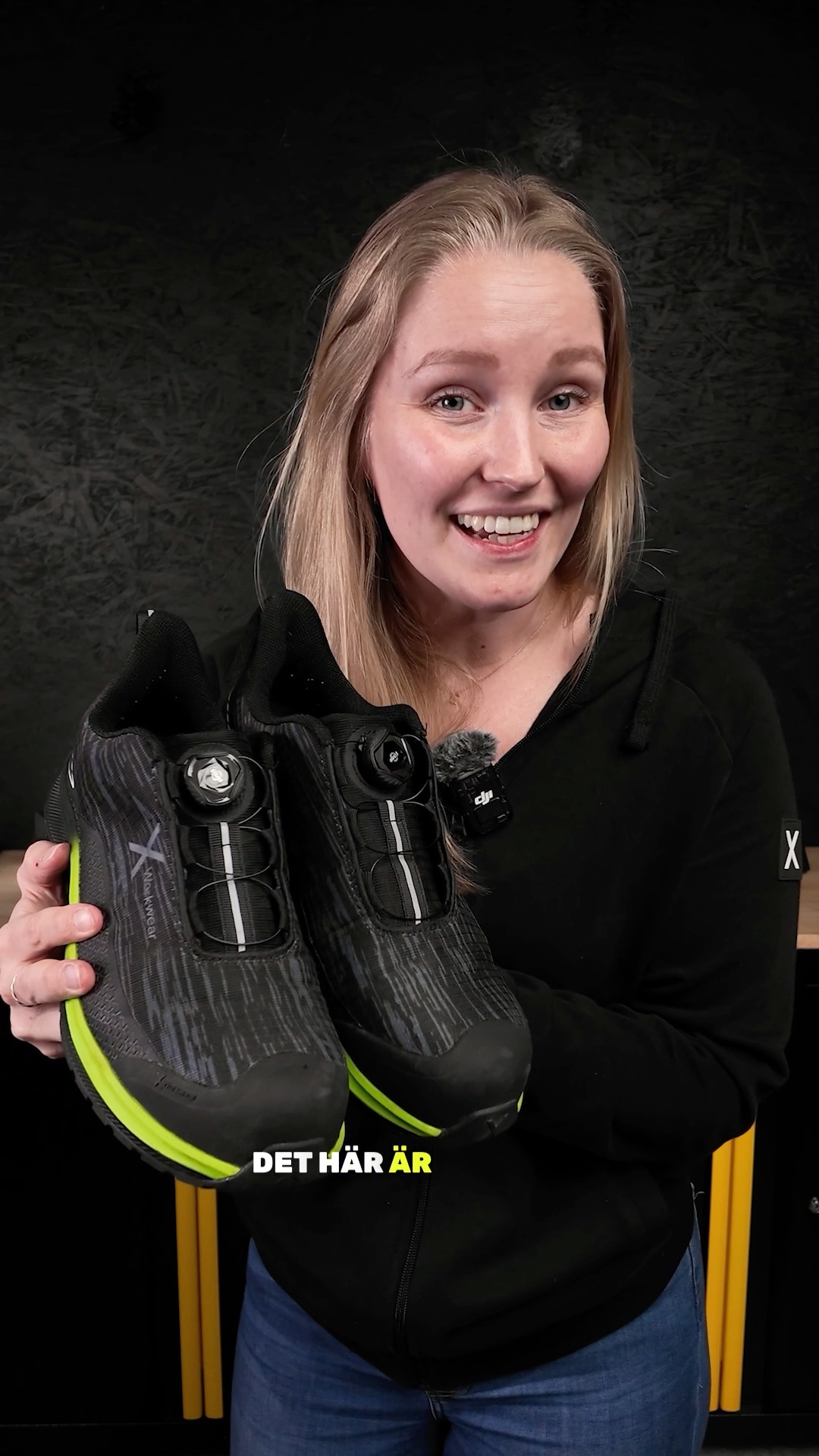 Det märks när man går i något som väger lite mindre, särskilt de där dagarna när man är uppe och rör sig hela tiden 👟 X Speed Demon S1P är riktigt lätt på foten men står ändå stadigt när underlaget skiftar. Ovandelen i ripstop släpper igenom luft så det inte blir instängt, samtidigt som TPU-förstärkningarna över tå och häl tar smällarna som kommer under en vanlig arbetsdag 💥 Tåhätta och spiktrampskydd i komposit håller nere vikten och slipper kyla som kan krypa in, och sulan i nitrilgummi greppar bra även när det är lite oljigt eller varmt underifrån. Smidig snörning gör att du slipper krångla när skorna ska av och på, bara i och ur och vidare 🚧