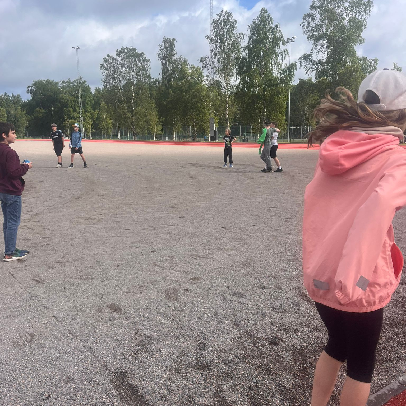 Pirkkolan kesäkurssit jatkuneet hieman epävakaisemmassa ja sateisessa säässä, ei ole kuitenkaan leiriläisten vauhtia vähentänyt!
