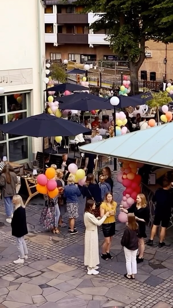 DAGSFEST 10 JULI🥂
Vi kör igen!! Gör er redo för en riktigt härlig dagsfest i sommaranda. Samla vännerna, njut av solen, goda drinkar och riktigt skön musik av DJ Ale. Perfekt sätt att fira in sommaren på!
🗓️ Fredag 10/7, från kl. 14.00
📍Uteserveringen, Skara Stadshotell
Kom som ni är och stanna så länge ni vill. Om vädret sviker så fortsätter festen inomhus. Varmt välkomna!