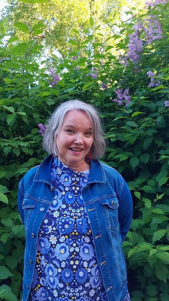 Ohessa Maukka, Väykkä ja suuri seikkailu -esityksen ohjaajan Carita Välitalon ajatuksia esityksestä! ☺️ Ennen kesätaukoa esityksiä on vielä tänään klo…