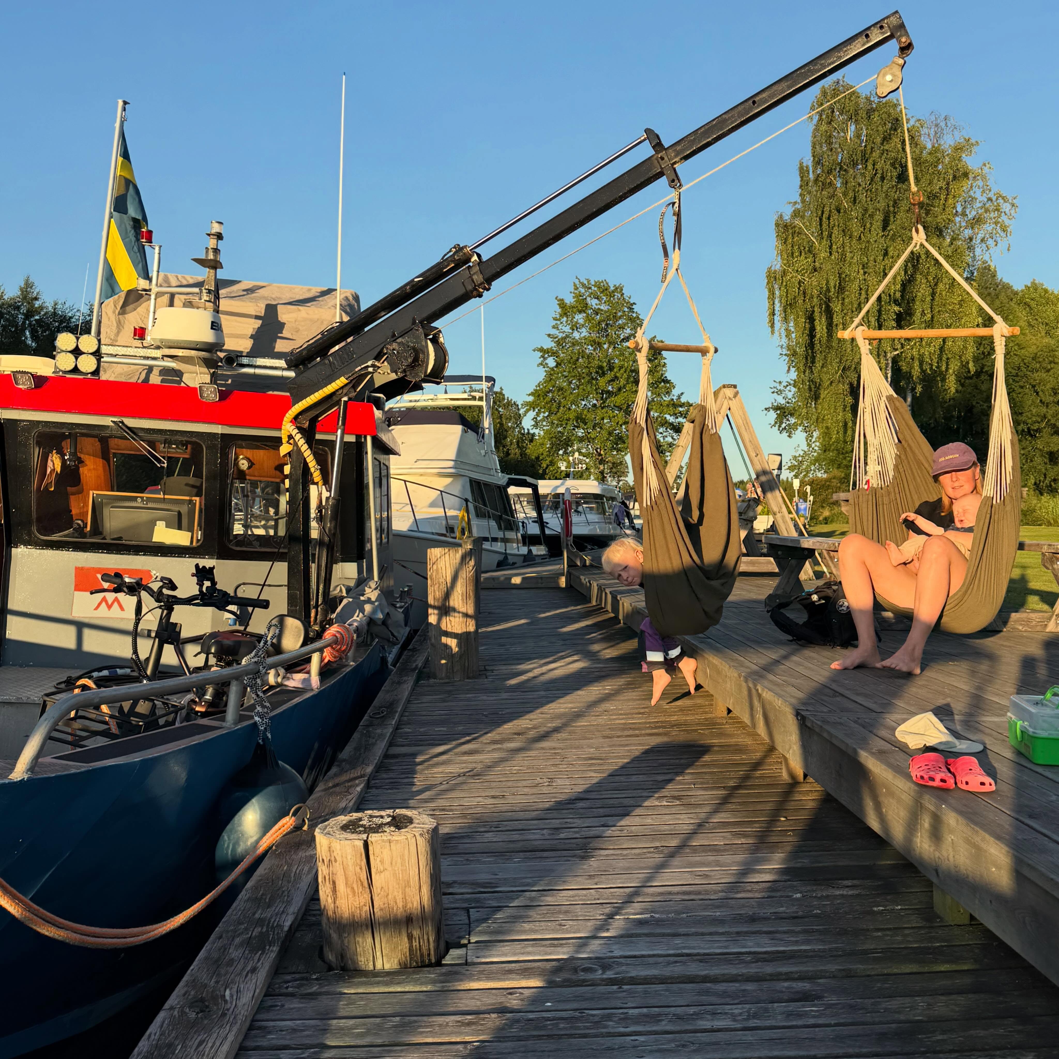 Såg en lucka på 36 timmar i kalendern och drog ut på en liten mini båtsemester medan stora barnet är med kusinerna hos mormor och morfar.
/J
